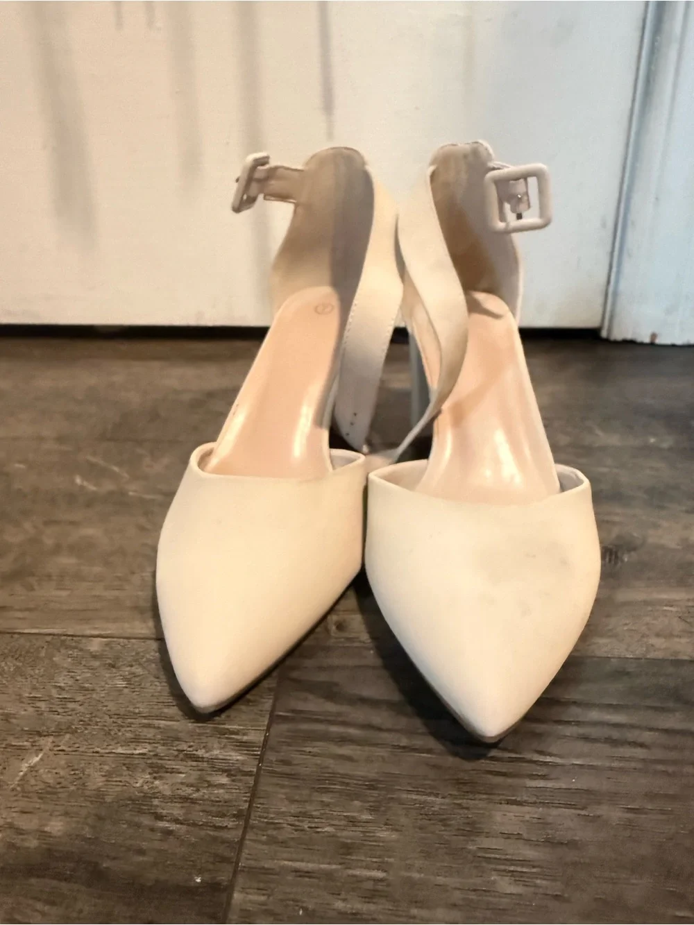 Classic Pointed-Toe Ankle Strap Block Heel Pumps - Cream